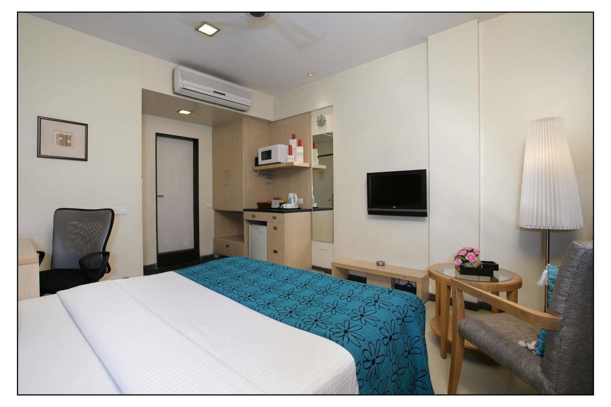 The Sirona Hotel Pune Exterior foto