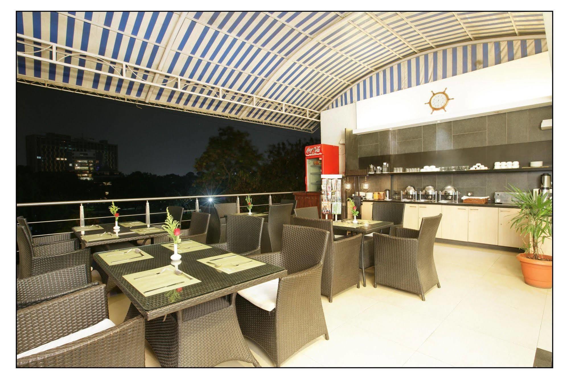 The Sirona Hotel Pune Exterior foto